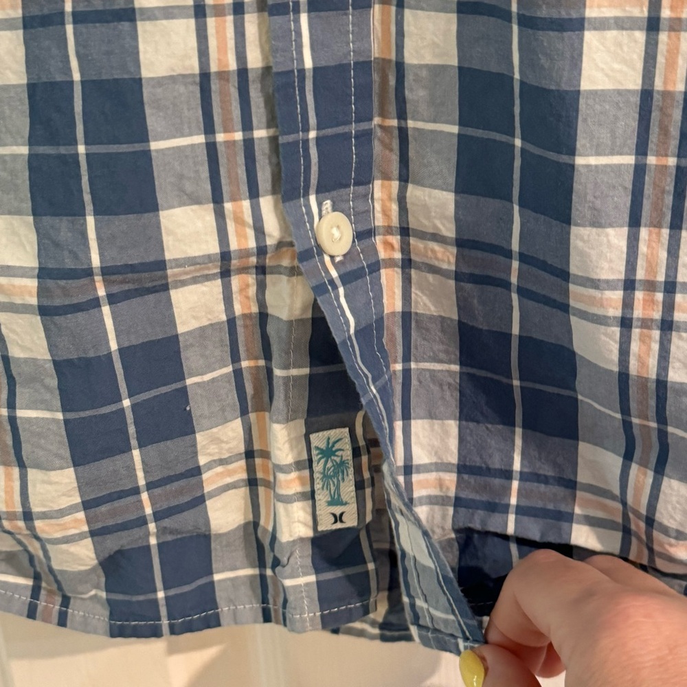 Hurley Men's short sleeve button up shirt plaid blue, white, peach - Picture 3 of 9